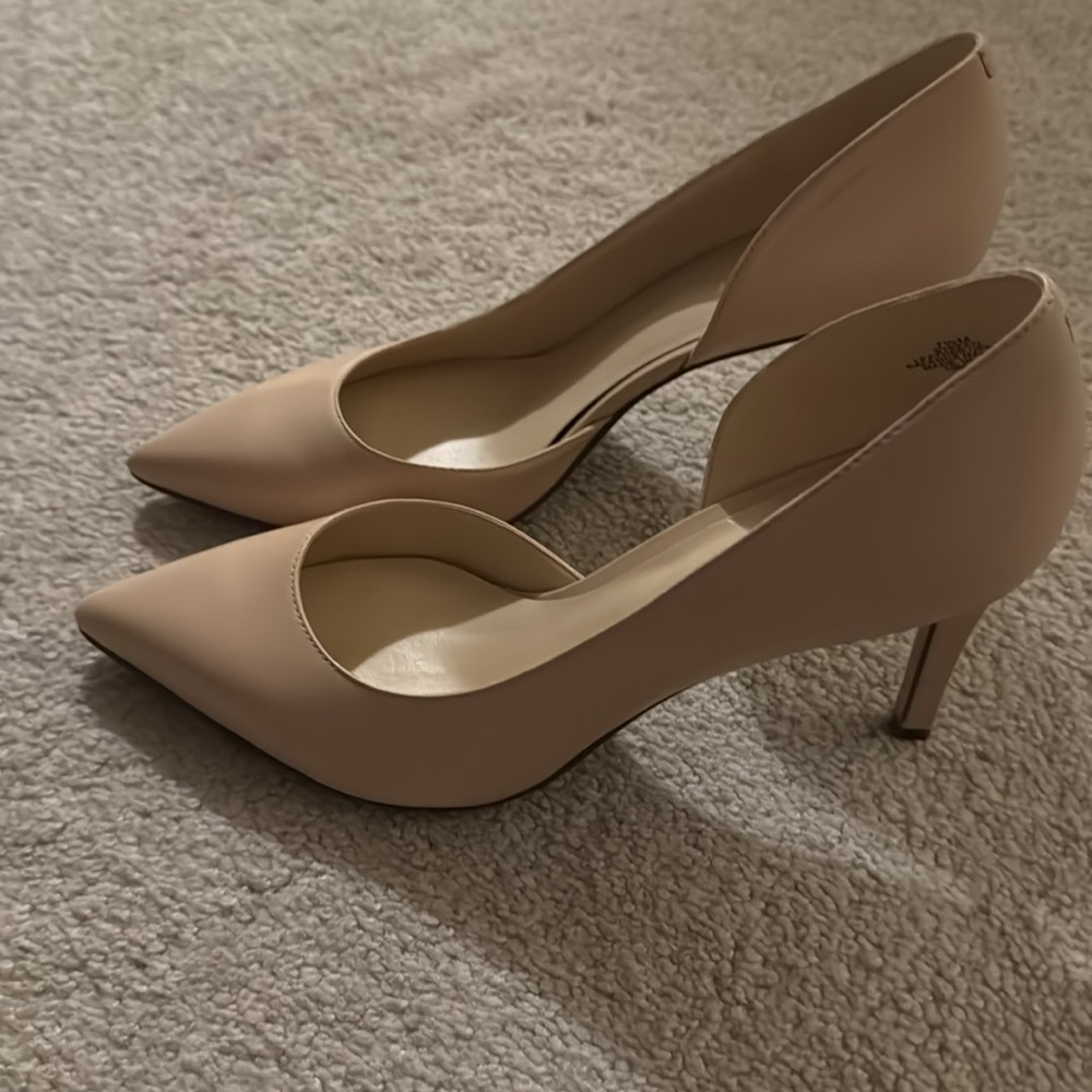 Nine West Nude Heels - Picture 2 of 4